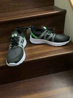 New Avia Black and Green Men's Breathable Athletic Sneakers. Size 11